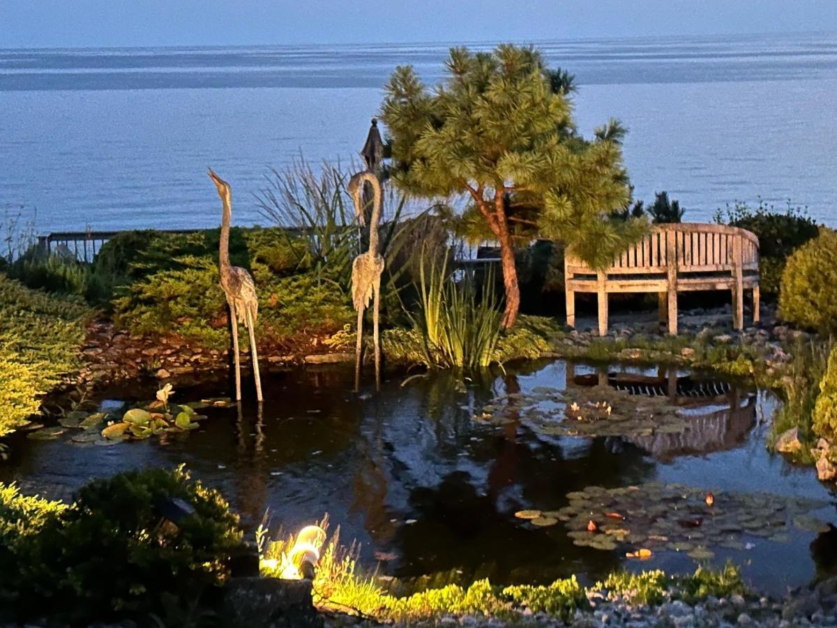 The Wind In The Willows - Luxury Lakefront Oasis Acomodação com café da manhã Cobourg Exterior foto